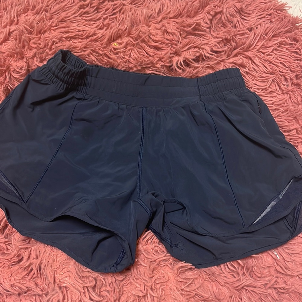 LULULEMON 4in HOTTY HOT. NAVY BLUE